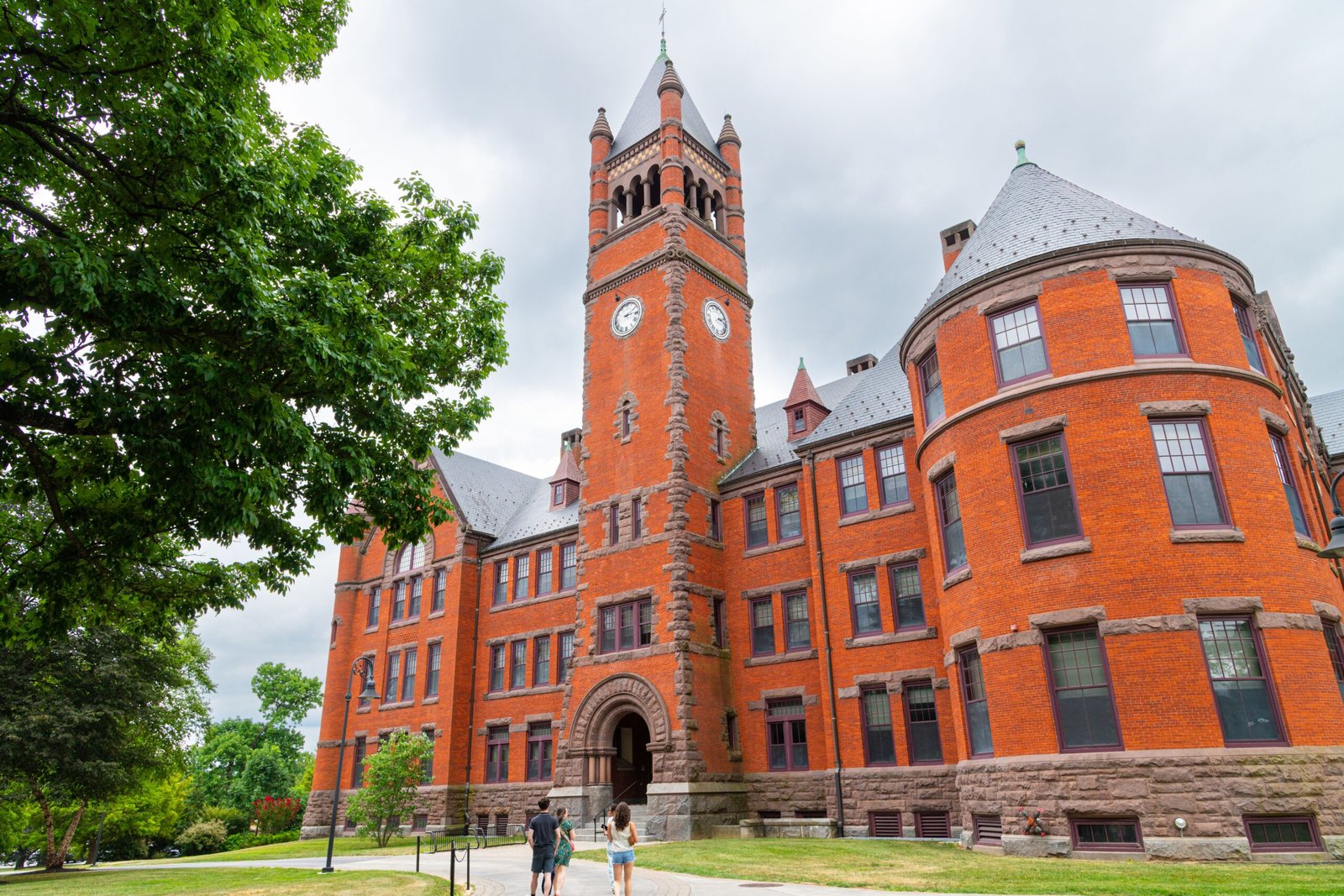 International Student Applications Rise Across Top U.S. Campuses